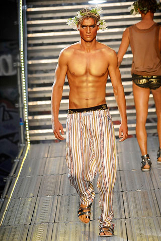 John Galliano / - 2010